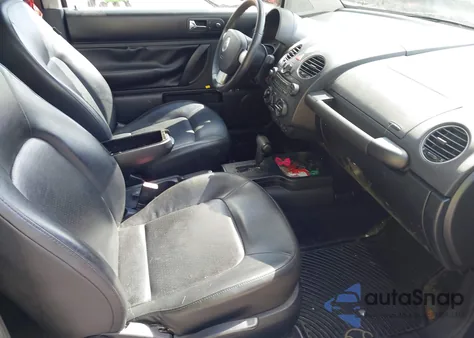 2010 Volkswagen New Beetle 2.5L from USA, damaged, VIN 3VWRW3AG0AM023034